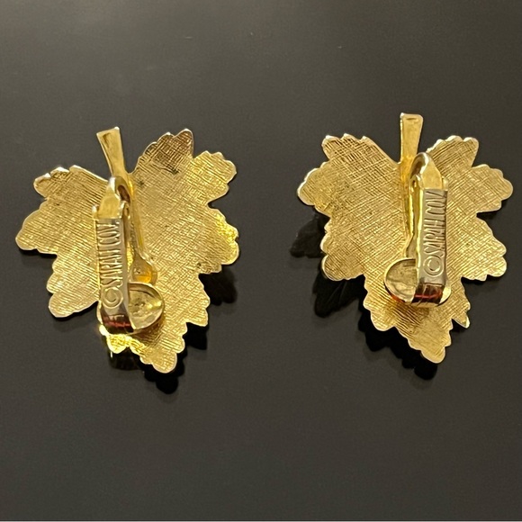 Sarah Coventry Vintage Leaf Faux Pearl Gold Tone Clip On Earrings - Picture 8 of 12